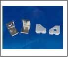 Компл. UFE-N03 SILVER A POLYBAG Набор аксессуаров для алюминиевого профиля. Крепежные скобы (4 шт., сталь) и заглушки (4 шт., пластик). Цвет серебро. 